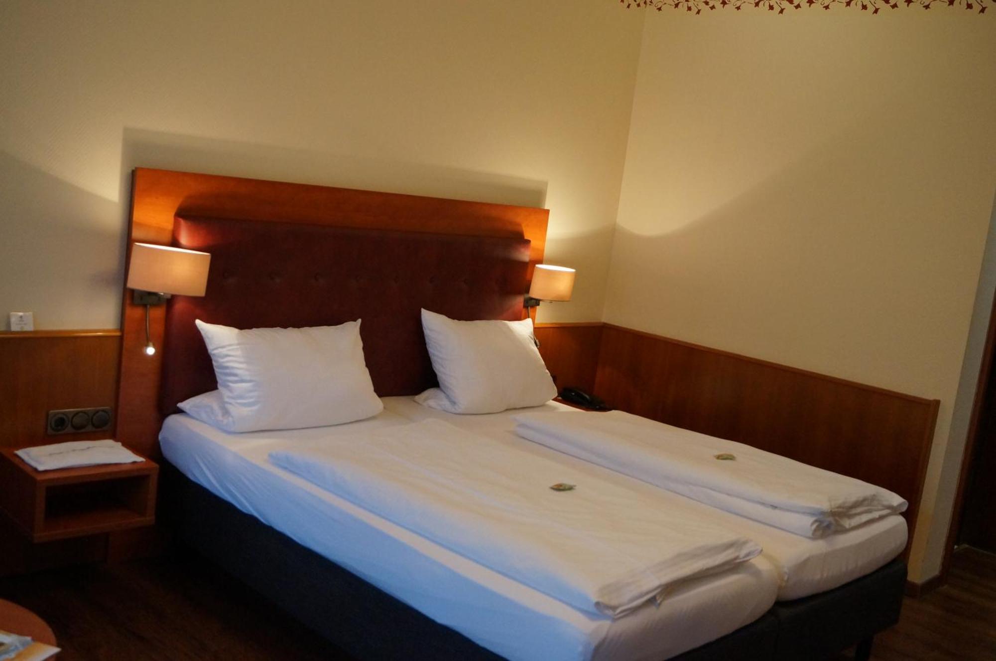 Gasthof - Hotel Zum Loewen Schwabthal エクステリア 写真