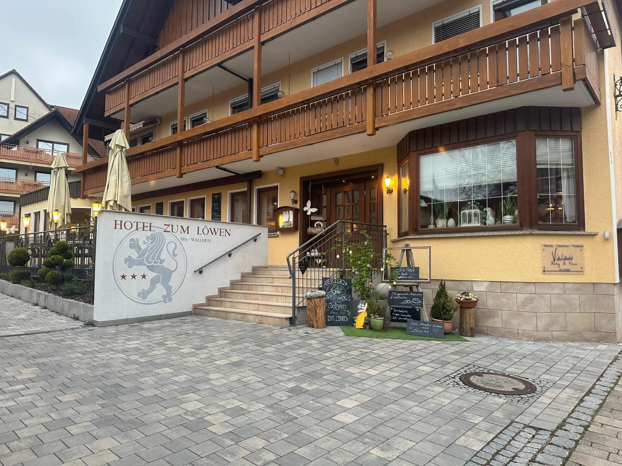 Gasthof - Hotel Zum Loewen Schwabthal エクステリア 写真