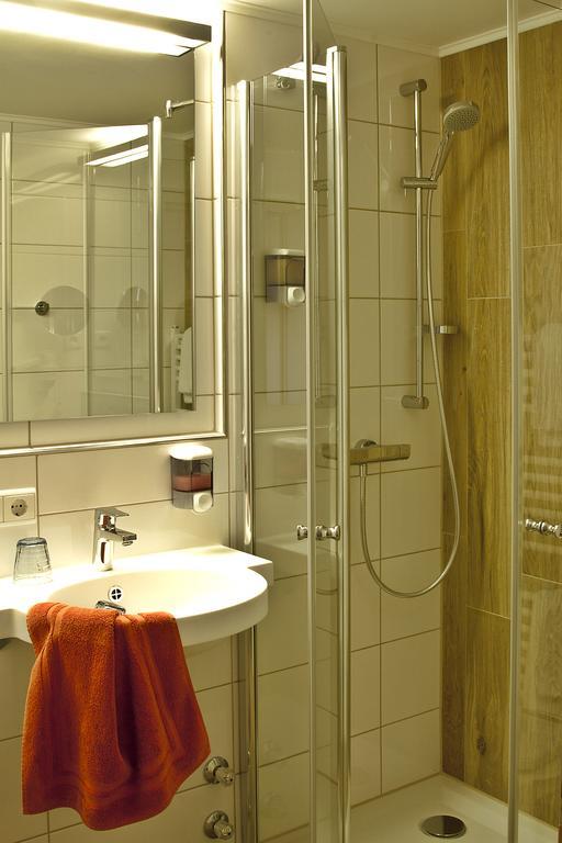 Gasthof - Hotel Zum Loewen Schwabthal エクステリア 写真